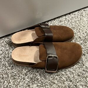 Brown slide on dress shoes